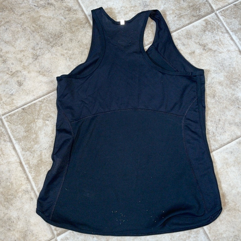 Nike Lot of Workout/gym/running clothes.  Pullover, shorts, tank top, tee shirt‎ - Picture 7 of 14